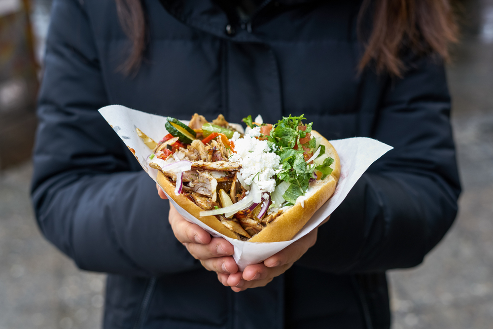 schwangere frau mit döner