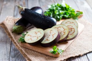 Aubergine innen braun