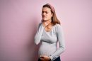 schwangere frau mit trockenem hals