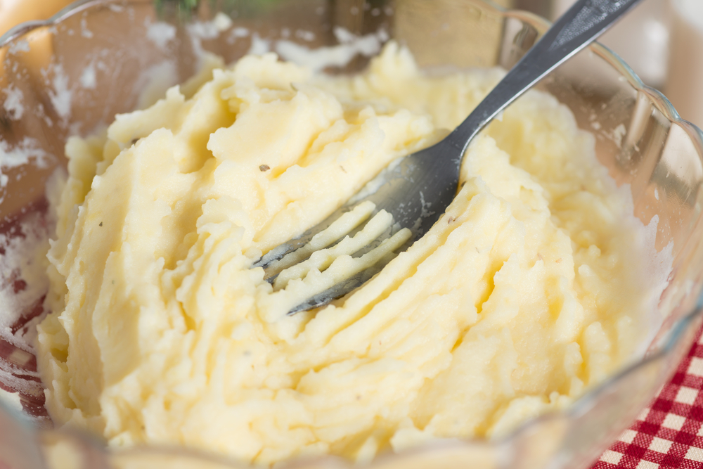 kartoffeln stampfen mit gabel