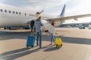 familie fliegt in den urlaub