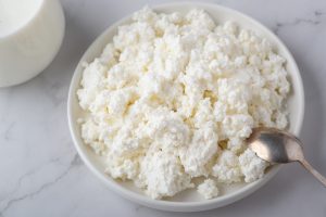 Körniger Frischkäse