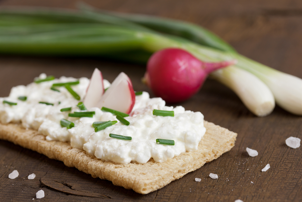 frischkäse auf brot
